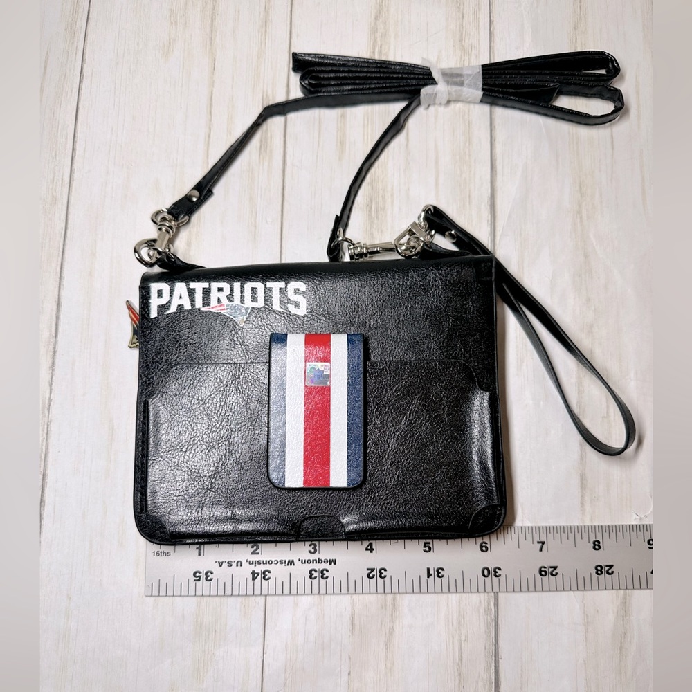 Patriots cross body wallet/wristlet. Black leather. 2015, Bradford Exchange.